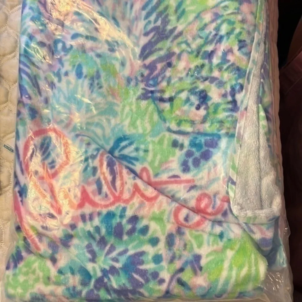 NWT Lilly Pulitzer Shell of a Party Beach Towel